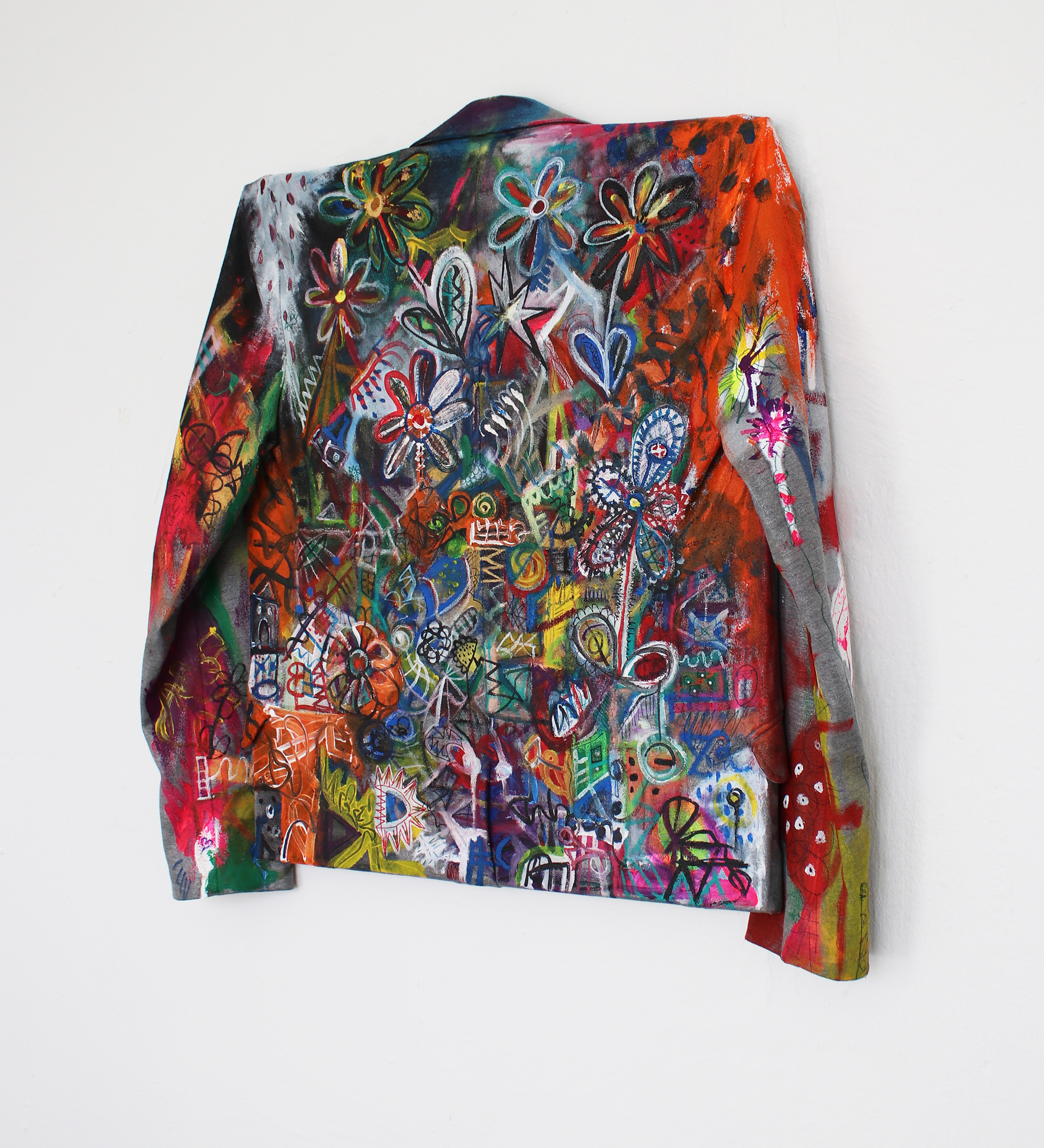 Lustrous Felon (persimmon orange) 60x60cm_ Luca Bosani side web